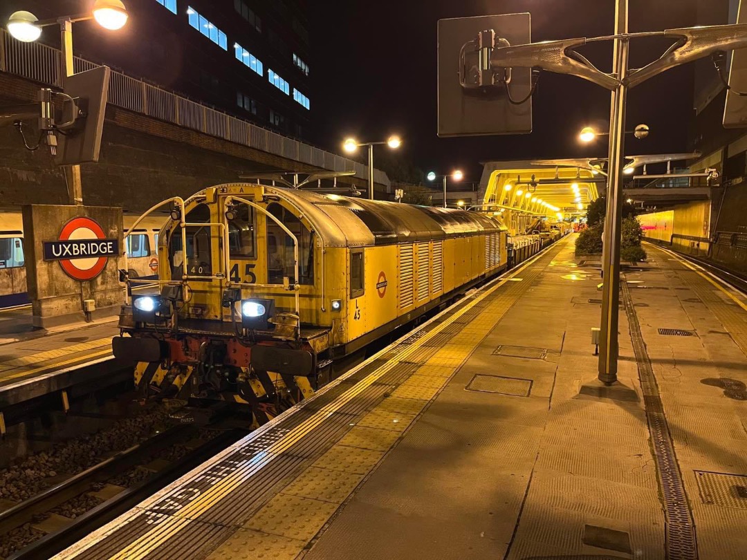 Inter City Railway Society on Train Siding: L45 tnt L48 battery locos on an engineering train at Uxbridge in the early hours (02.03)