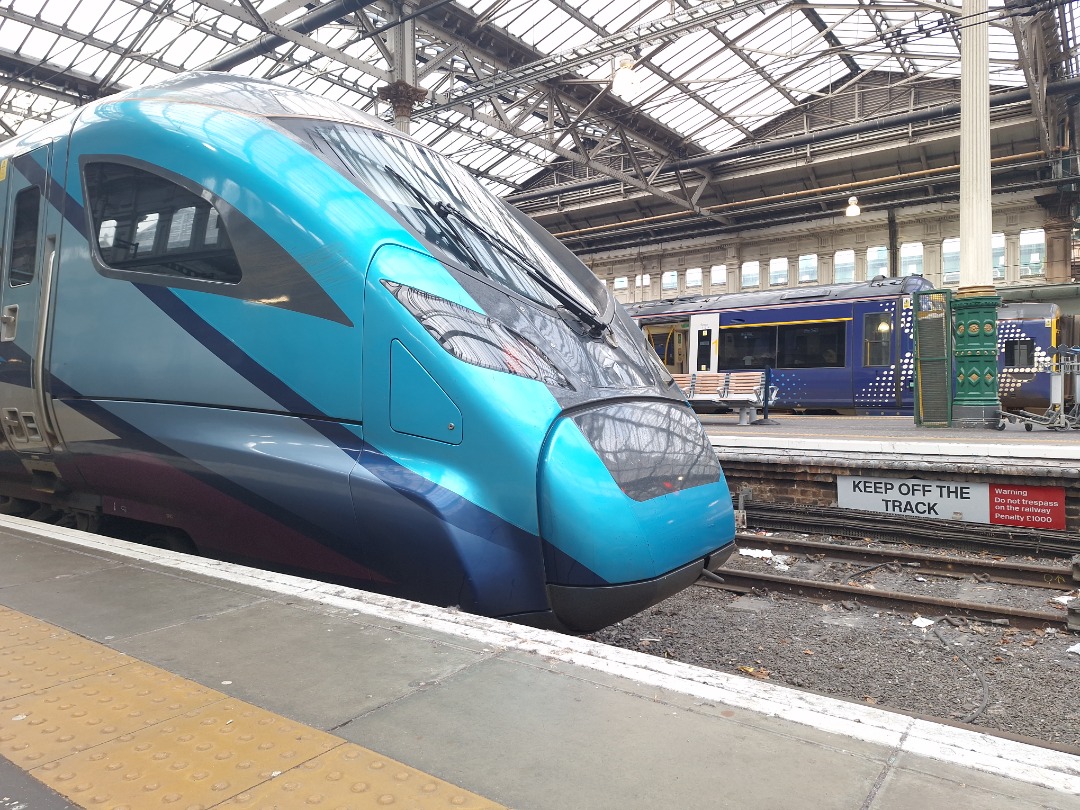 Jack Palmer on Train Siding: End of the line! 397005 stands at Edinburgh after working 1S46 10:04 Manchester Airport to Edinburgh. This continued on 1M89
14:12...