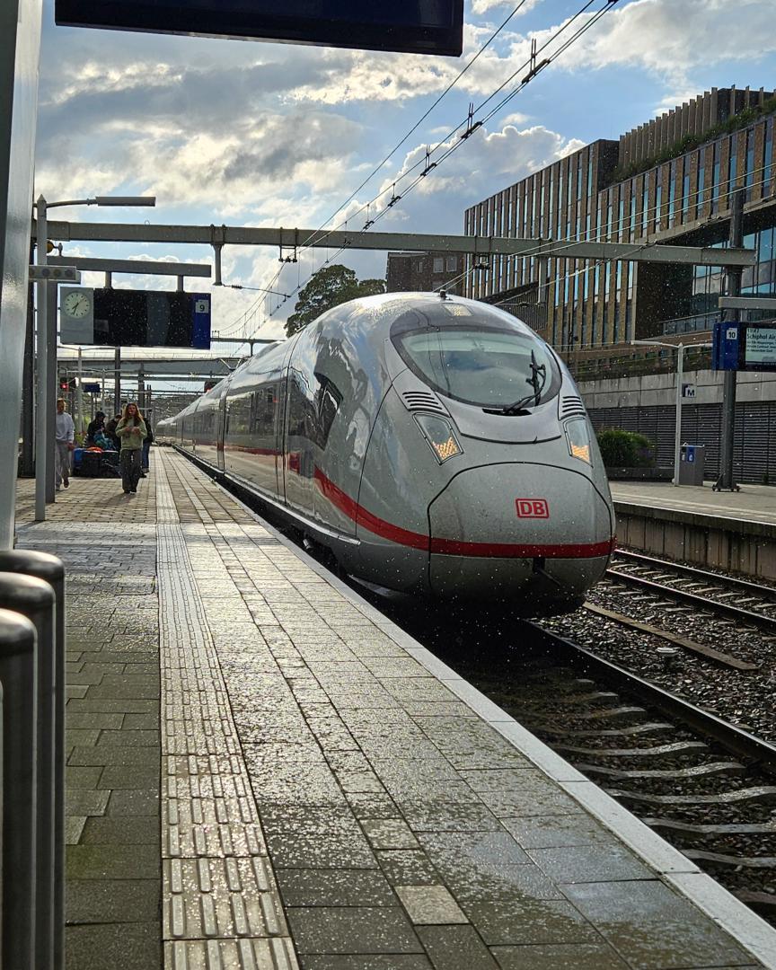 Christiaan Blokhorst on Train Siding: Ice at arnhem central. I dont now if this is the new ice train or stil the old one