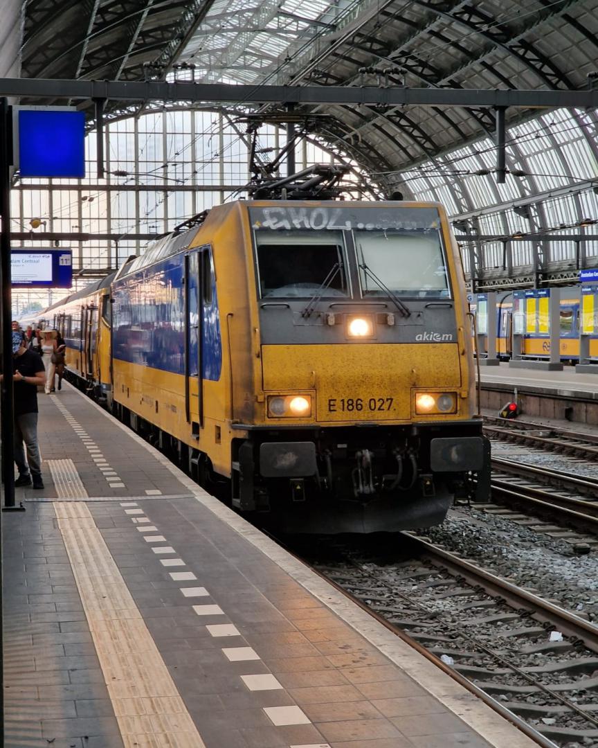 cyprian beecroft on Train Siding: My first time at Amsterdam Centraal! I was waiting for the nightjet to Zurich NJ403 on platform 9.