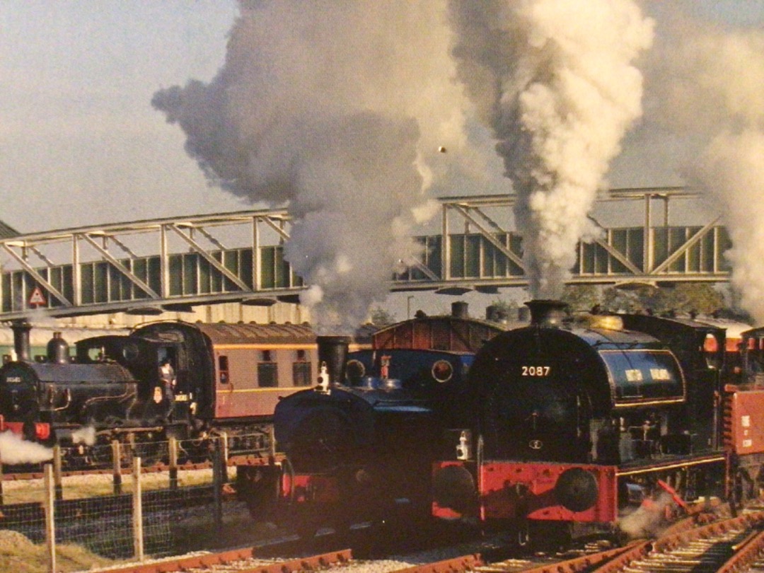 Alex Coomber on Train Siding: A good head of steam at Quainton Road. On the left is an ex LSWR Class 0298 2-4-0 and 30585. In the middle is an Andrew Barclay
0-4-0ST...