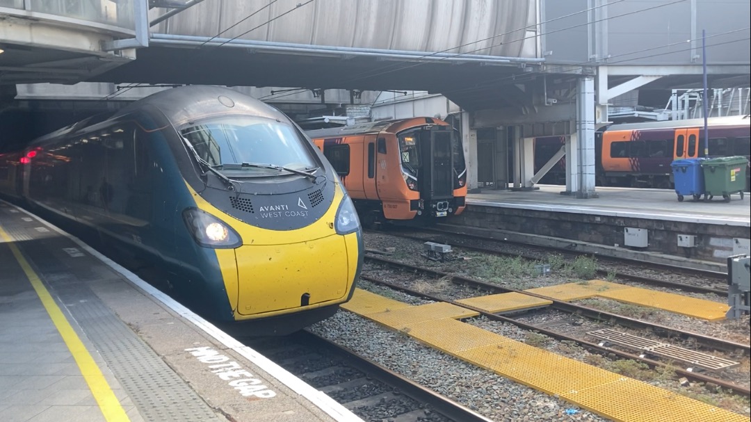 Theo555 on Train Siding: A few pics from a little trip at New Street today, now today I was supposed to be going to Lichfield to meet up with @George but
very...