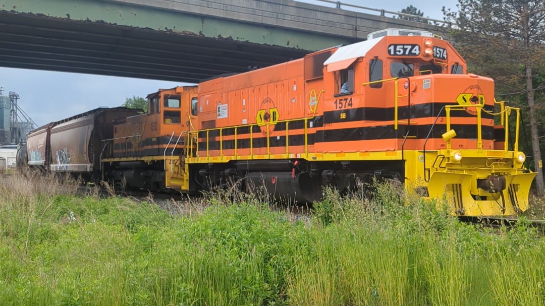 CaptnRetro on Train Siding: Since you guys enjoyed the last B&P locoset I had on here, here was today's BF-1 power on the Buffalo and Pittsburgh. #gp15
No. 1574, a...