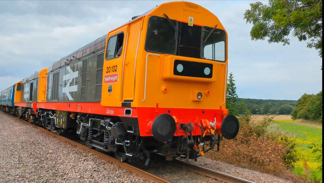 kieran harrod on Train Siding: LSL railfreight choppers 20118 + 20132 around Yorkshire running the cooling towers and Merry go round railtours for the Drax
50th...