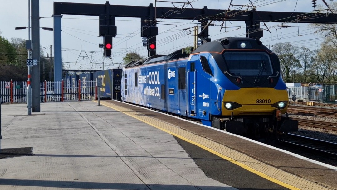 davidboyce178 on Train Siding: Direct Rail Services 88010 "Aurora", 88007 "Electra" & 88005 "Minerva" At Preston Wednesday
26th April 2023 #trainspotting #locomotives...