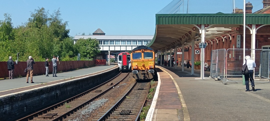 TrainGuy2008 🏴󠁧󠁢󠁷󠁬󠁳󠁿 on Train Siding: I saw the first ever weedkiller to come up to North Wales, or at least the first ever *loco
hauled*...