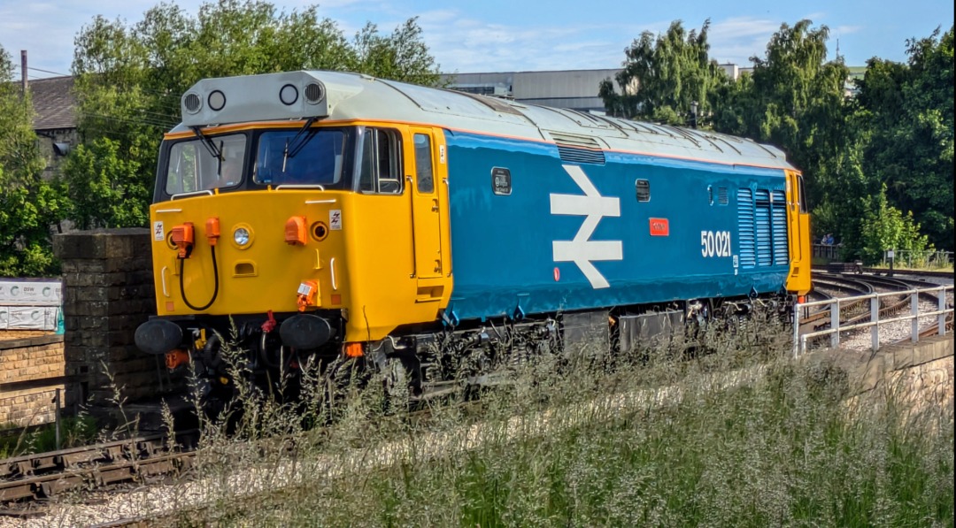 kieran harrod on Train Siding: Few shots of 50021 Rodney in action looking amazing and fresh in its BR large logo livery at the Keighley & WVR diesel gala
yesterday....