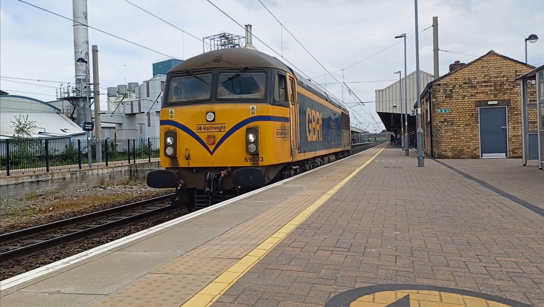 James Taylor on Train Siding: Class 69 003 at warrington Bank Quay station Go to Channel for more at James's train's 4472