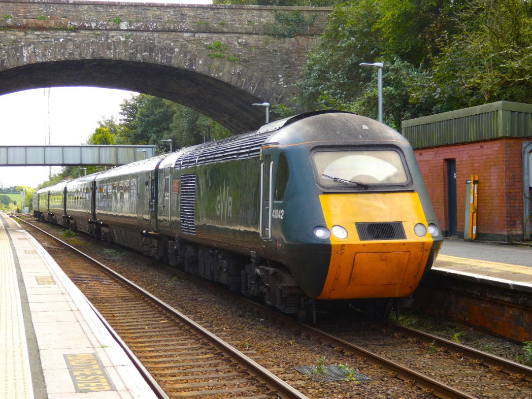 Jacobs Train Videos on Train Siding: #43042 is seen stood at Liskeard station working a Great Western Railway service from Plymouth to Penzance