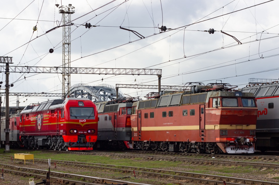 CHS200-011 on Train Siding: New and old. Electric locomotive EP2K-168 painted in the signature livery of the locomotive depot TCH-8 St. Petersburg Passenger
Moscow and...