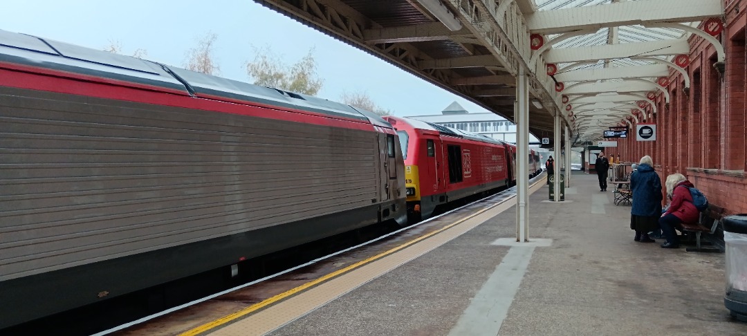 TrainGuy2008 🏴󠁧󠁢󠁷󠁬󠁳󠁿 on Train Siding: Some of my most recent pictures; an NMT at Abergele and Pensarn, an 88/68 hauled nuclear train at
Llandudno...