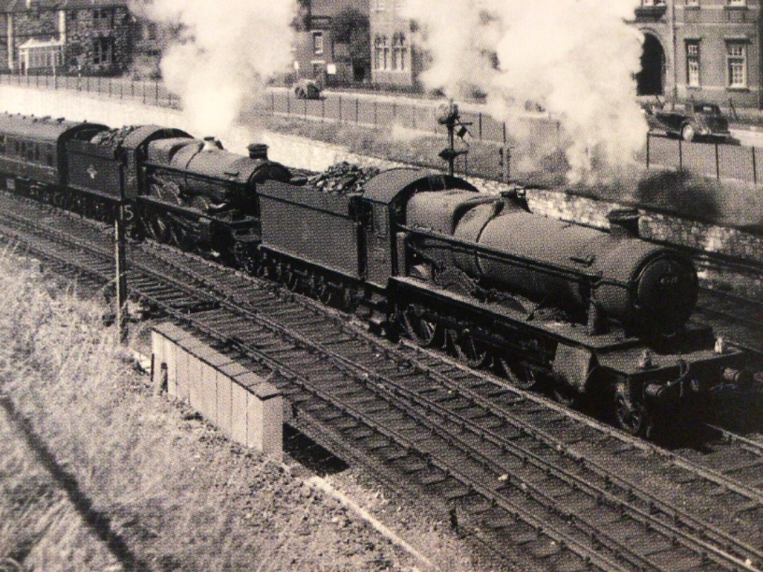 Alex Coomber on Train Siding: All steamed up and ready to tackle the South Devon Banks. A Hall Class 4-6-0 No. 4976 Warfield Hall and a Castle Class 4-6-0 No.
4087...