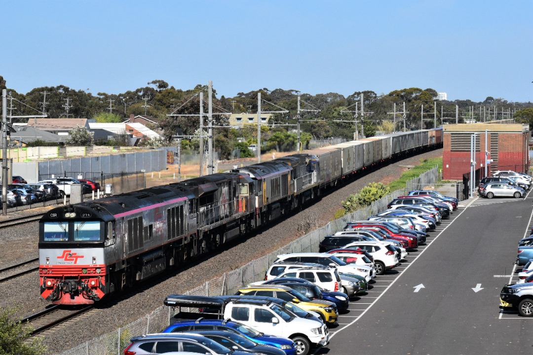 Shawn Stutsel on Train Siding: SCT's CSR014, SCT008, CSR005, as well as Railfirst's CF4429 trundles through Hoppers Crossing, Melbourne with 4AM9,
Intermodal Service...