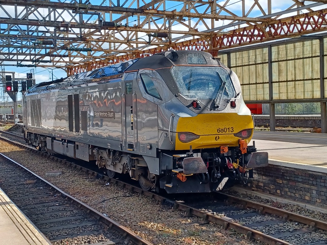 Trainnut on Train Siding: D213, Chiltern 68013 , LSL Bubble car, 73001, 31601, 43357 43098, 43016 and various Great Western shots. Latest shots from me up to
date.