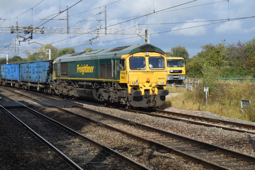 Hardley Distant on Train Siding: CURRENT: 66515 approaches Acton Bridge Station today with the 6J34 11:17 Runcorn Folly Lane to Brindle Heath R.T.S Waste
service.