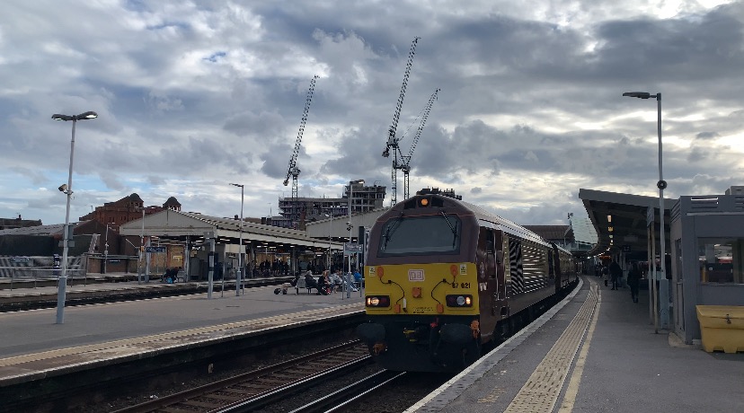 UKTS on Train Siding: Clapham Junction- 5/10/24. I went to Clapham Junction to catch some SWML action, and another special guest 😏, The Belmond Pullman 67s
(67021...