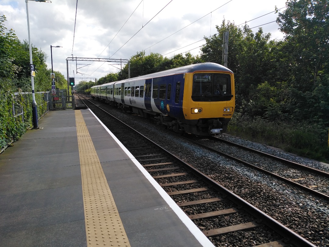 Chris Pindar on Train Siding: This Wednesday's light engine at East Didsbury was 57308 (again!). Also a few from Wilmslow on the way south too.