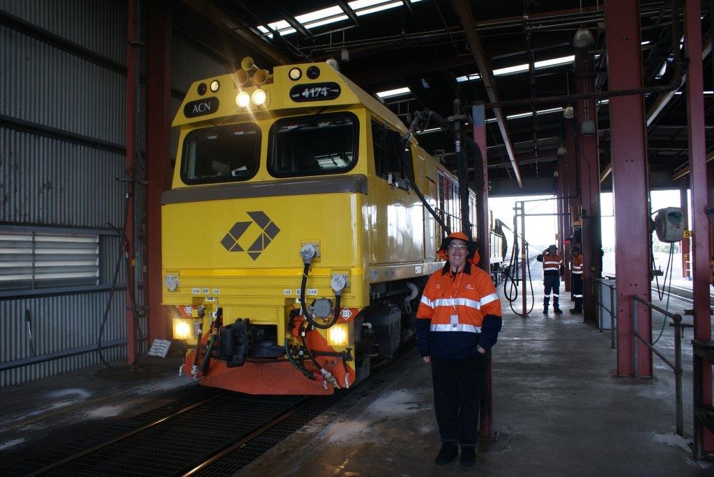 Laura Walton on Train Siding: A photo of the Freight train i got to drive from picton to the Port in bunbury nealy 14 years ago