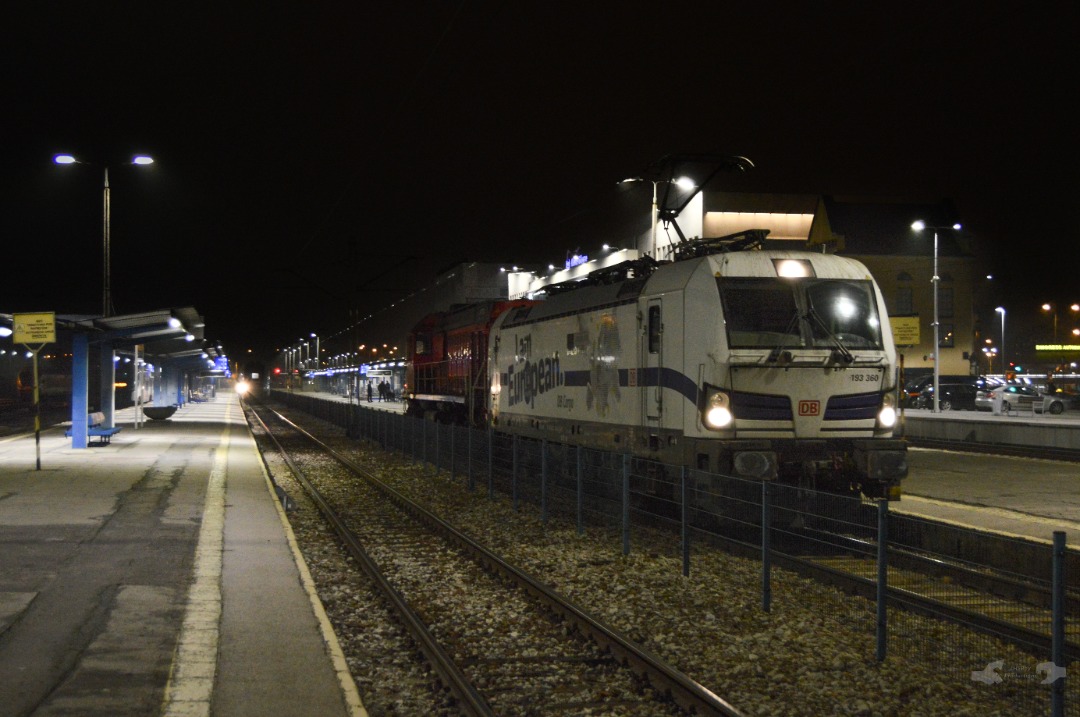 Adam L. on Train Siding: An loose duet of DB Cargo Poland locos, respectively the "I am European" 193 360 Vectron and a TEM2 Class switcher, numbered
307 have just...