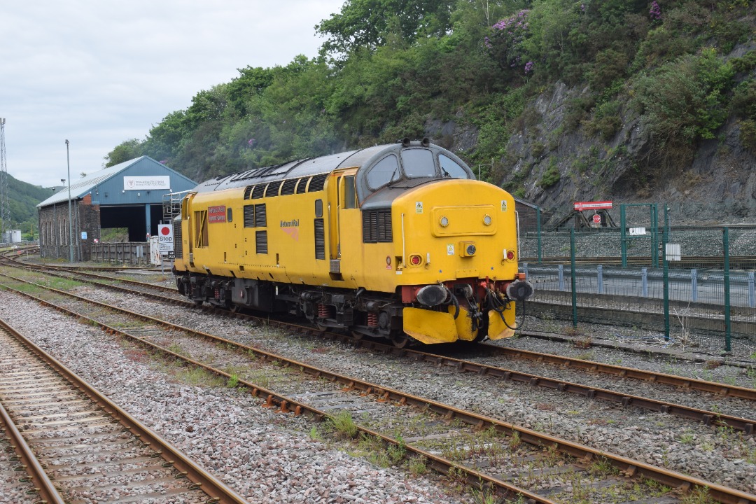 Hardley Distant on Train Siding: 97302 'Ffestiniog & Welsh Highland Railways/Rheilffyrdd Ffestiniog ac Eryri' stands at Machynlleth Station today
as it awaits...