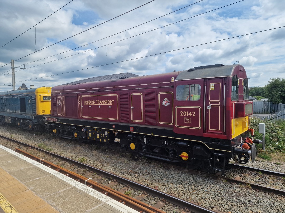 Nathaniel on Train Siding: Some of the trains from the 19th at Warrington BQ including class 20 189 and 20 142, class 43 the flying banana, class 805 002, class
158...