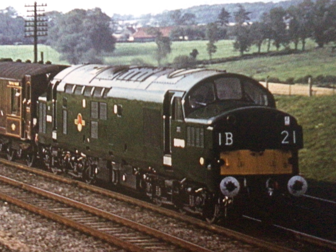 Alex Coomber on Train Siding: 2 views of the Sheffield Pullman. No doubt caused by a Diesel Failure. The steam hauled train is seen at Wymondley on 16th June
1961...