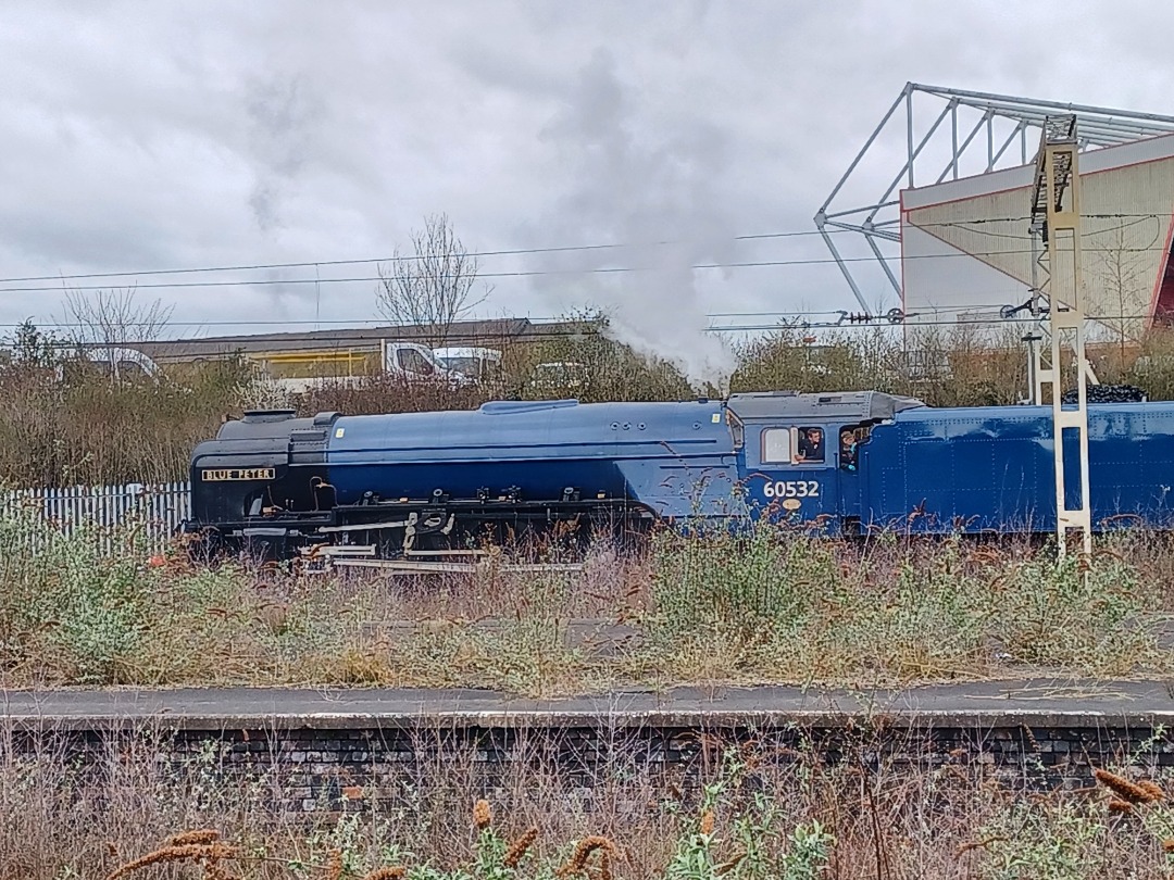 Trainnut on Train Siding: #trainspotting #train #steam #station #depot 69005 Eastleigh, 71000 Britannia, 60007 Sir Nigel Gresley and 60532 Blue Peter first run
today...