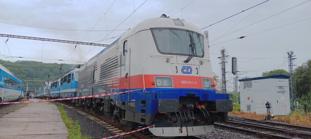 Davca ☑️ on Train Siding: Locomotive br 380 " Emil" operated by české dráhy in special livery on regional raiway day in Prague