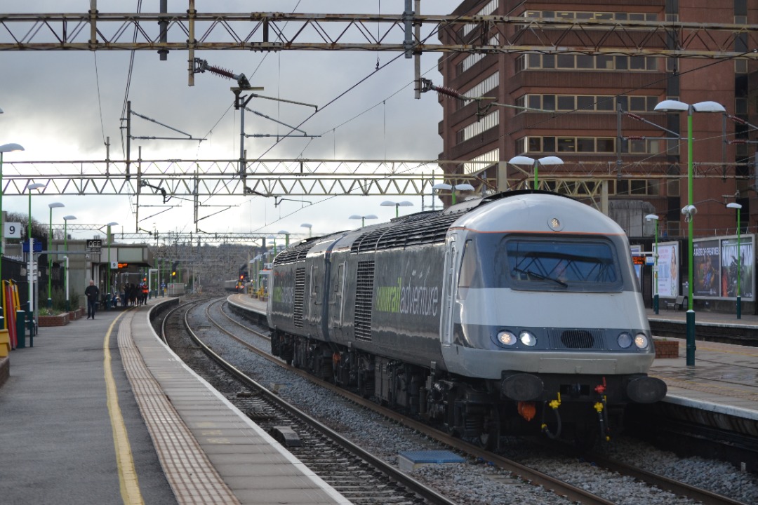 class43tom on Train Siding: 43465 leads 43484 through Watford Junction working the 0Z60 from Wembley Yard to King's Norton Depot.