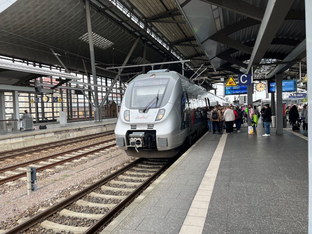 Joran on Train Siding: 4 Abellio treinen met een NS logo genomen in Erfurt Hbf in Duitsland. Om het te weten: Abellio heet nu Abellio Rail Mitteldeutschland en
is...