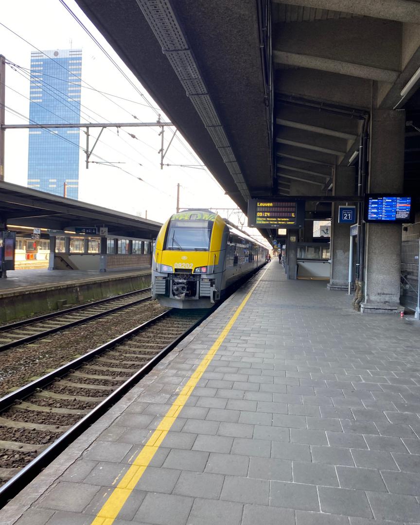 Bilal on Train Siding: Let’s start my account with the most common local & suburban train in Belgium! This is the Desiro train going to Leuven/Louvain
from...