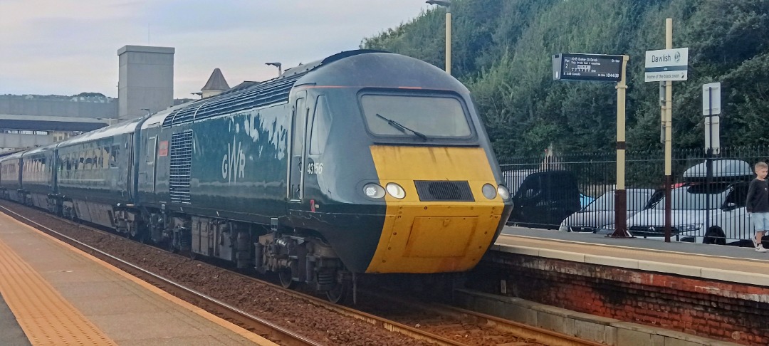 TrainGuy2008 🏴󠁧󠁢󠁷󠁬󠁳󠁿 on Train Siding: Yesterday marked the last day I would see any GWR HSTs.. since there's no way I'll see any
before they leave...