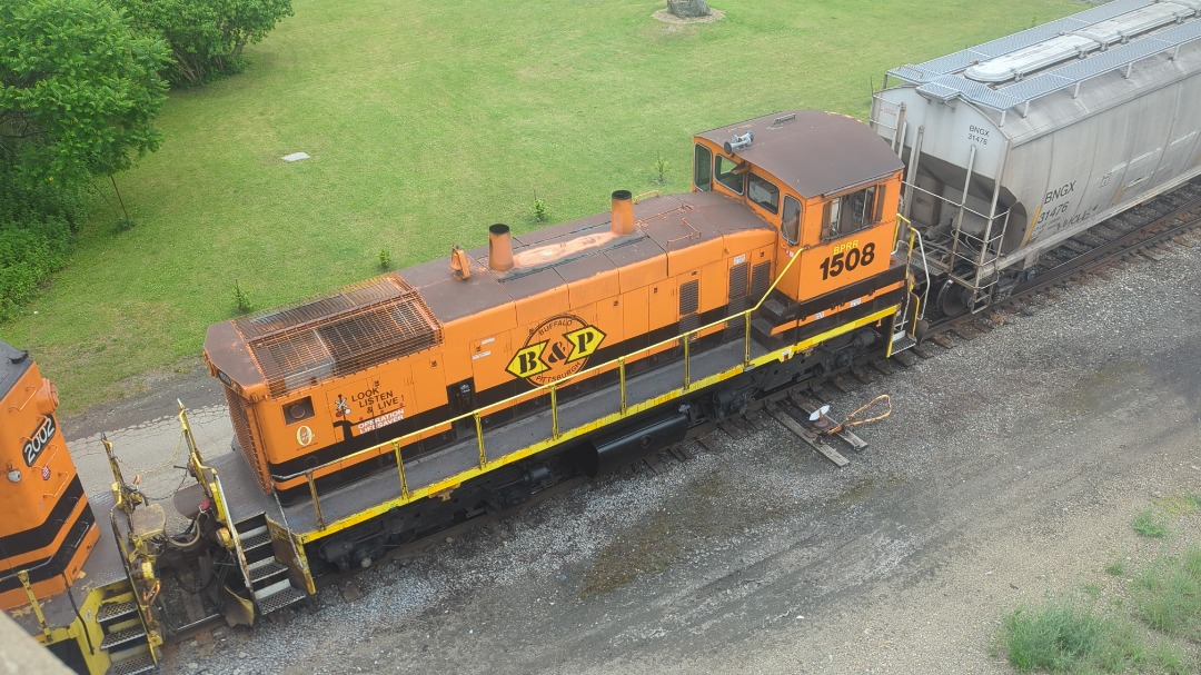 CaptnRetro on Train Siding: BF-1 Power this week was BPRR GP-38 no. 2002, and BPRR SW1500 no. 1508. Shots taken from an overpass above the junction. #switcher
#geep...