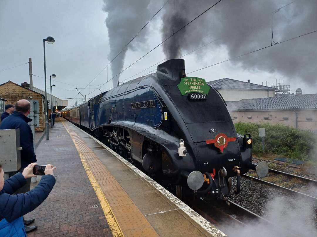 James Taylor on Train Siding: Sir nigel gresley locomotive 60007 at warrington Bank Quay station Go to Channel for more at James's train's 4472
