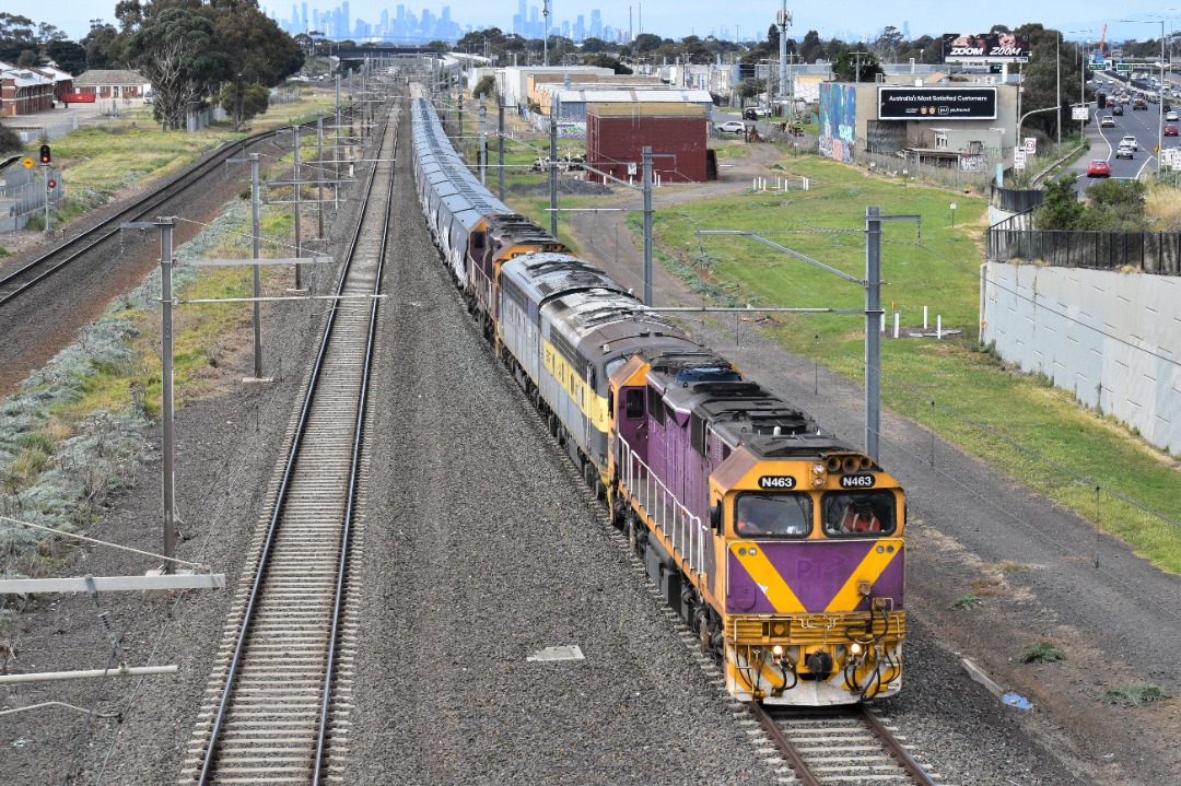 Shawn Stutsel on Train Siding: V/Lines N463 and N466, sandwich SSR's S317 and S311 as they trundle through Williams Landing, Melbourne with 9175, Empty
Grain Service...