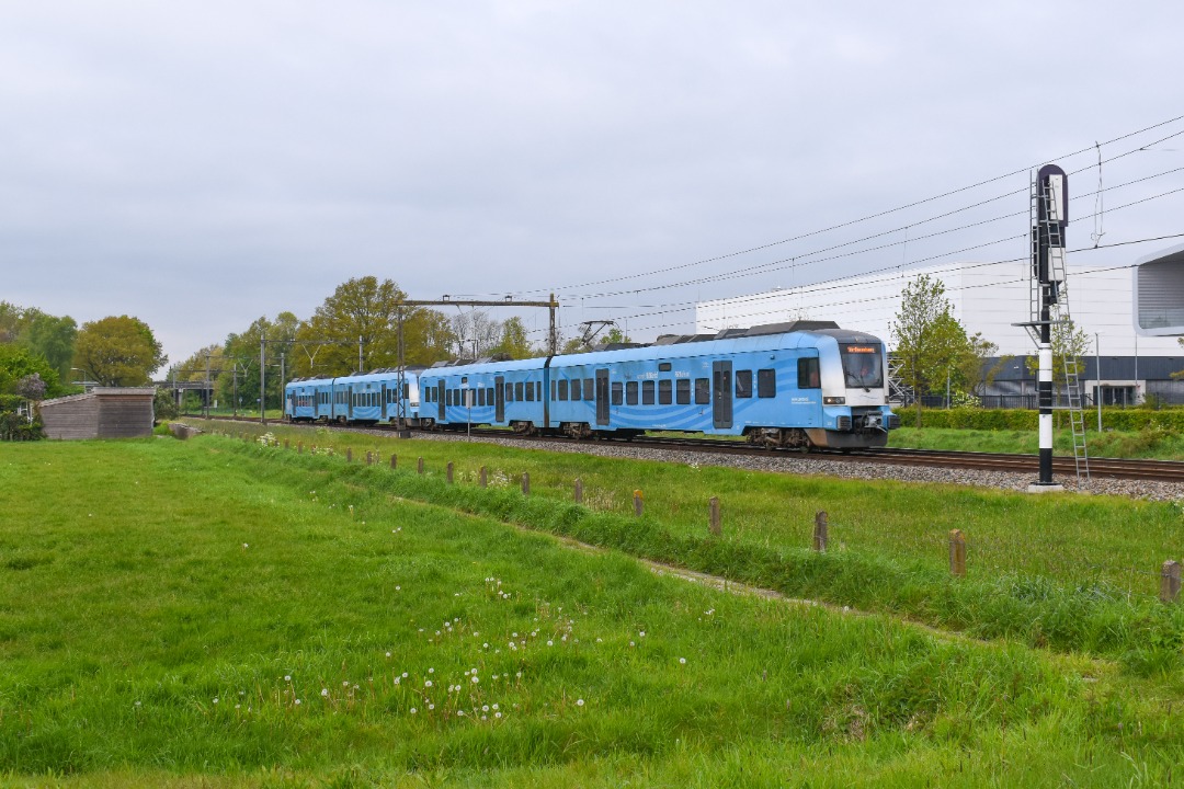 NL Rail on Train Siding: Keolis Protossen 5031 en 5034 komen langs de Nijkerkerweg in Barneveld als RS 34 naar Ede-Wageningen.