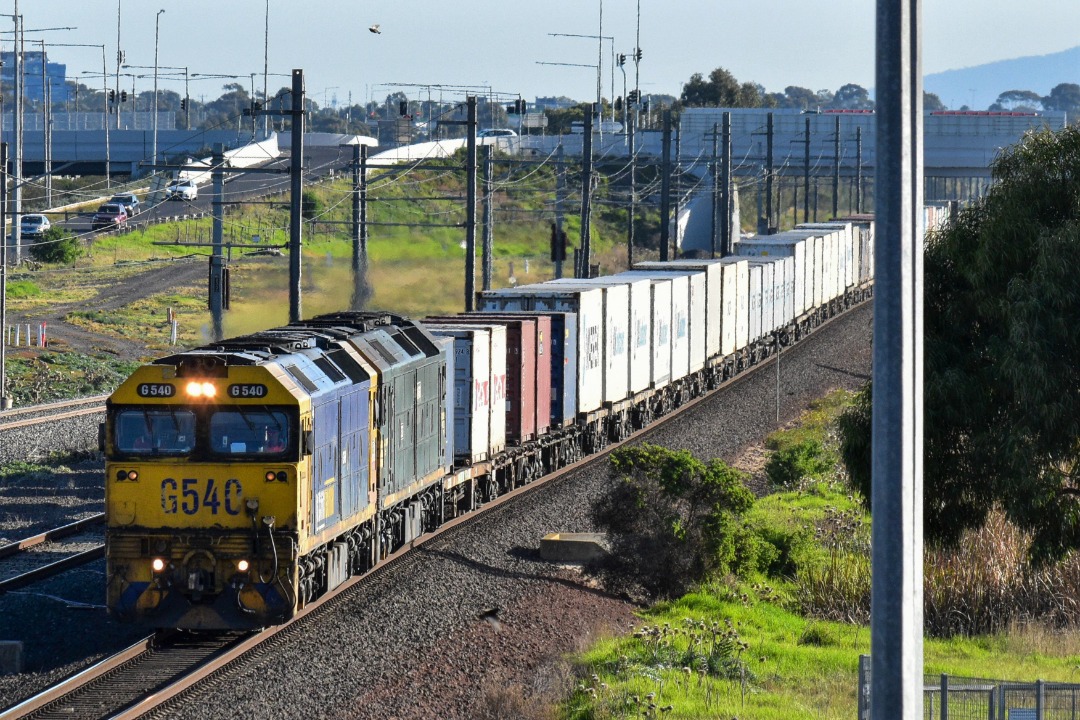 Shawn Stutsel on Train Siding: Pacific National's G540 and G526 races through Williams Landing, Melbourne with 7902v, Container Service ex Mildura in
Northwest...