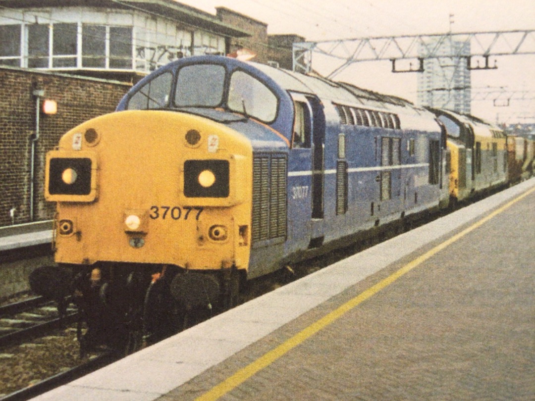 Alex Coomber on Train Siding: A Pair of Class 37s. No. 37077/37046. Nos 37077/37046 bring gravel hoppers through Stratford. No. 37077 sports the Mainline
Freight blue...