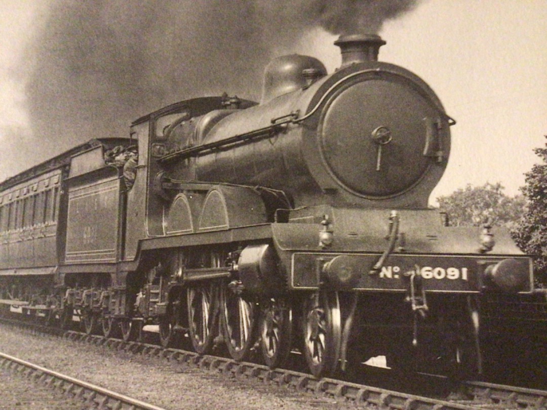 Alex Coomber on Train Siding: The Great Central Main Line Expresses in the 1920s. One of Robinsons Class C4 4-4-2s built in 1903-6. No. 6091 heads south from
Rugby...