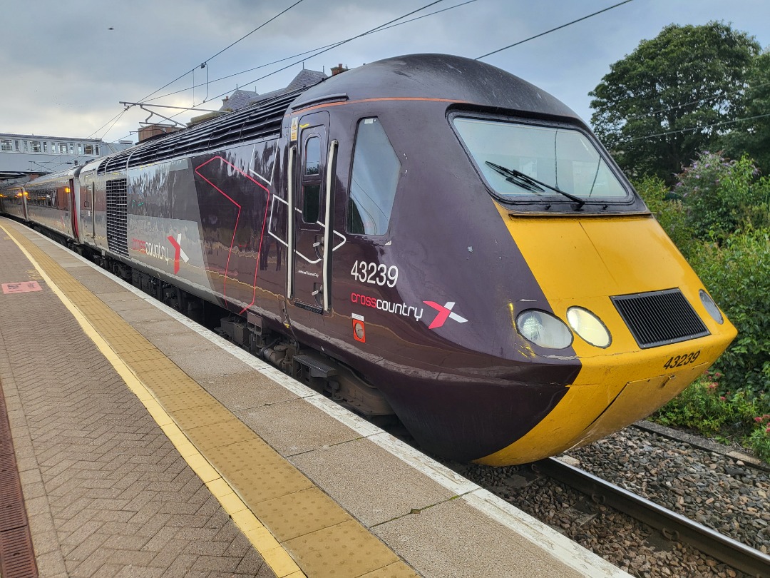 Ryan Watson on Train Siding: No apologies for another XC HST in it's twilight at Berwick-upon-Tweed. This morning, it was 43239 (with 43303 on the rear) on
1V50 EDB -...