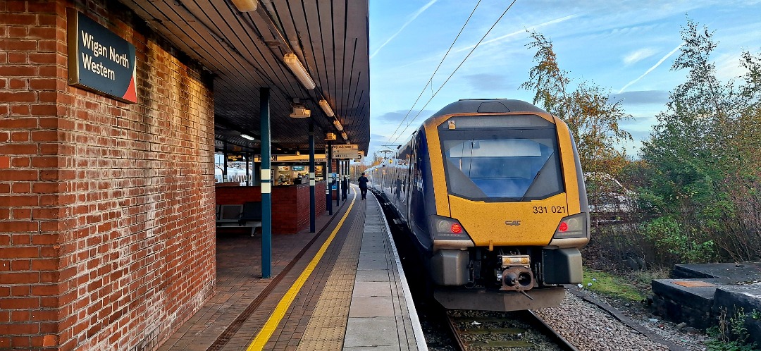 Guard_Amos on Train Siding: Yesterday pictures come from Bentham, Wigan, Liverpool, Blackburn and Manchester (12th November 2024)