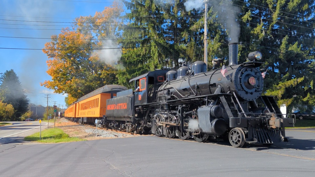 CaptnRetro on Train Siding: Passing in front of the local Fire Department, Arcade & Attica sounds off for the series of paved crossings ahead. #18 is an
Alco 2-8-O...