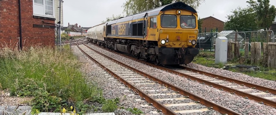 Diesel Shunter on Train Siding: 66 740 seen twice at Bedlington North signal box running 43 minutes early (so nearly missed it) on the 6S45 aluminium powder
train from...