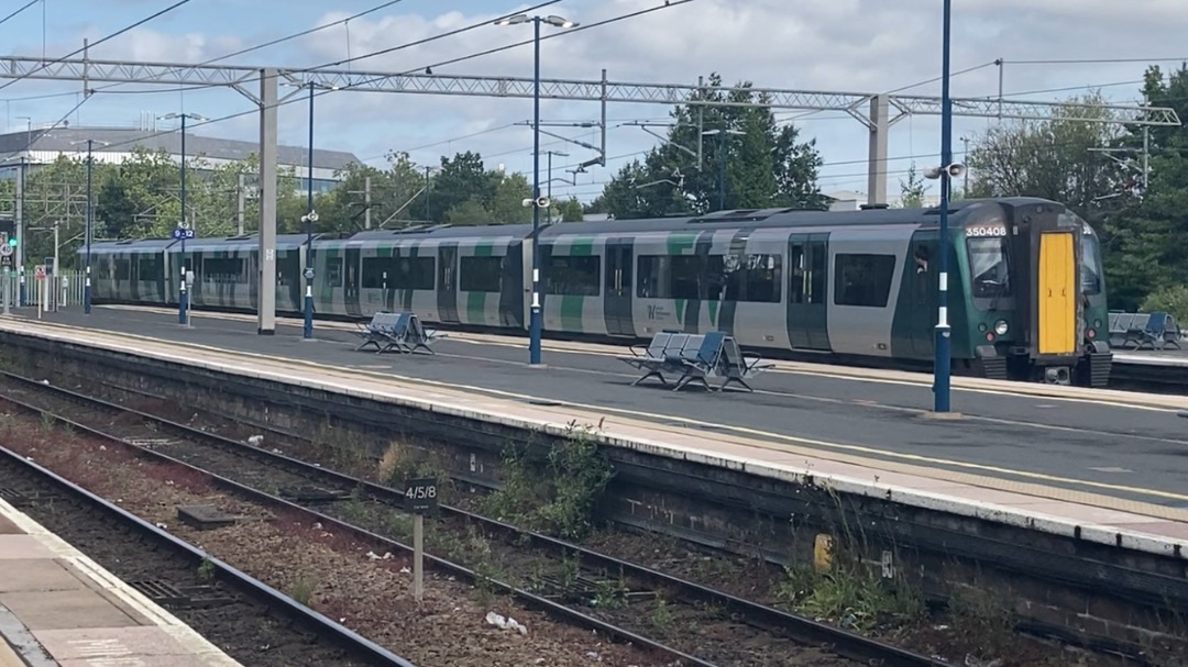 Theo555 on Train Siding: Today I decided to do a quick trip to Birmingham International, and yes on another Saturday lol, saw a Cross Country Voyager, an
Avanti...