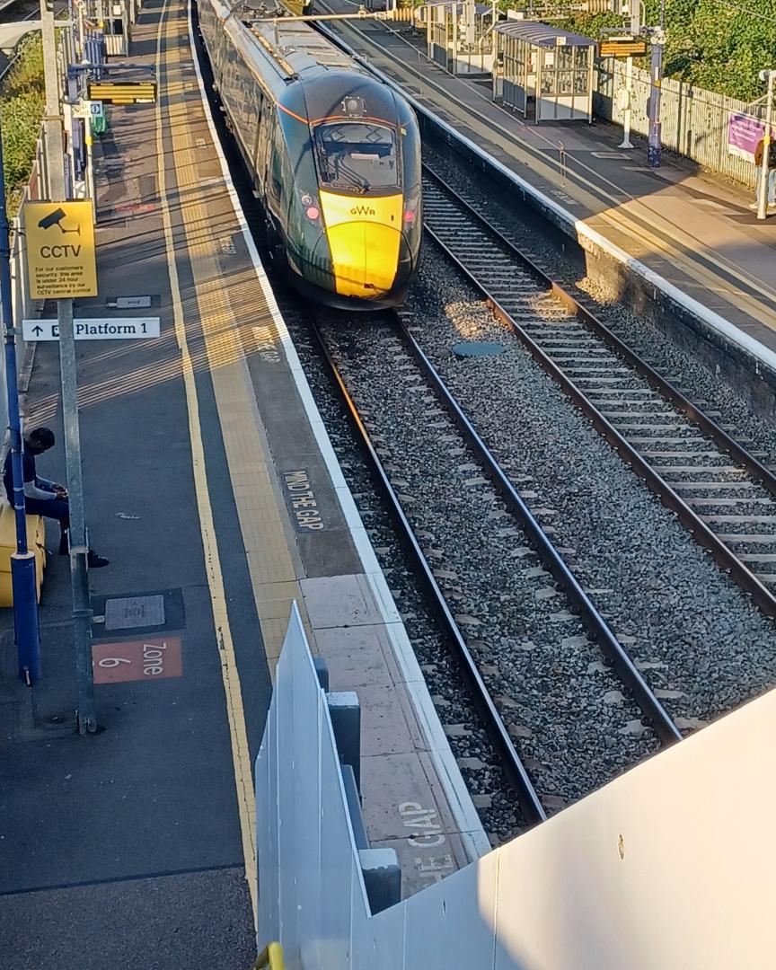 timatheronwood on Train Siding: Two 8xx class pass at Theale station. One is 802007 to Bedwyn. The other was 802109 to Paddington.