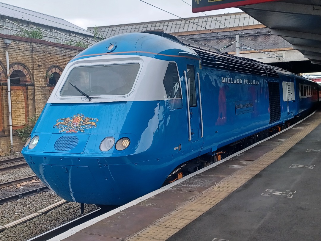 Trainnut on Train Siding: #photo #train #diesel #hst #station 43046 & 43055 on Midland Pullman. 47593 on the Statesman but failed at Crewe. 47593 was
removed and...