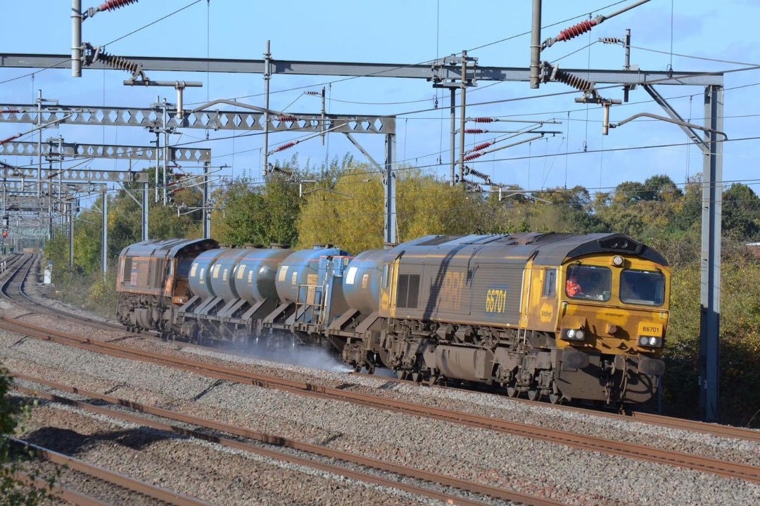 Inter City Railway Society on Train Siding: 66701 with 66752 working the 3J01 Kings Norton - Bletchley RHTT, via the West Midlands & WCML to Stafford
passing Coton...