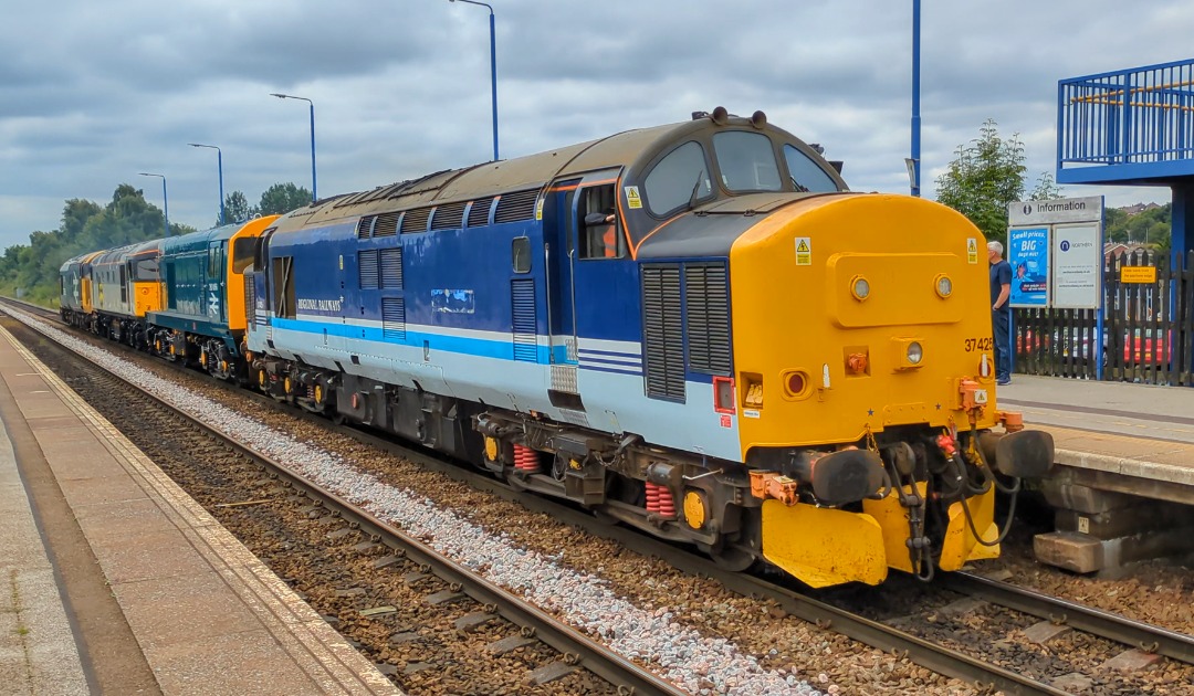 kieran harrod on Train Siding: Nice heritage convoy consisting of 37425 + 20066 + 26007 + 37424 moving from Barrowhill roundhouse to Leeds Balm road TMD for
wheel...