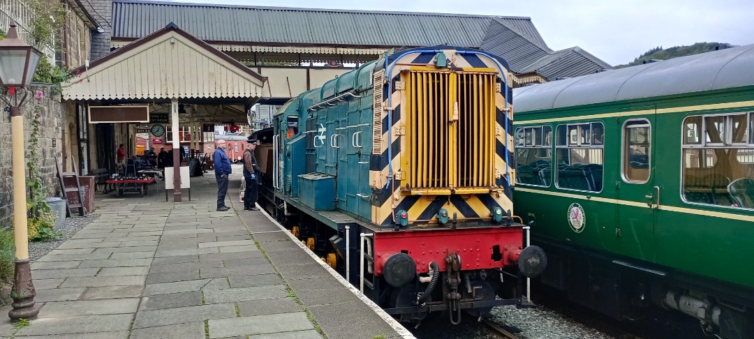 Hardley Distant on Train Siding: HERITAGE: Sunday 6th October 2024 saw me working as Station Assistant at Llangollen Station during the Llangollen
Railway's Railcar...