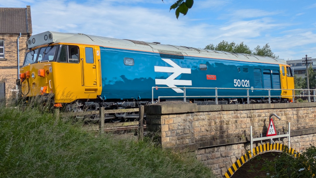 kieran harrod on Train Siding: Few shots of 50021 Rodney in action looking amazing and fresh in its BR large logo livery at the Keighley & WVR diesel gala
yesterday....